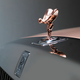 El “Whispered Muse”, un modelo de Rolls-Royce Phantom, tiene un emblema hecho de oro rosa.
Foto: Rolls-Royce